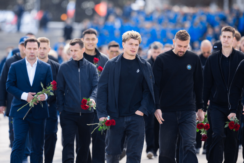 ФК «Зенит» на Пискаревском мемориале: торжественное возложение цветов