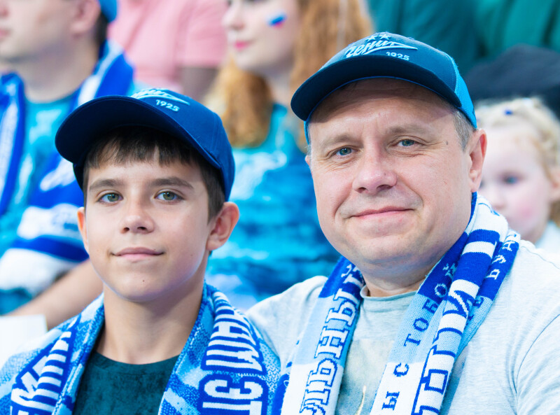 Болельщики на матче «Зенит» — «Динамо» (Москва)