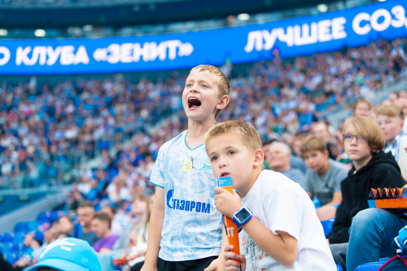 Болельщики на матче «Зенит» — «Динамо» (Москва)
