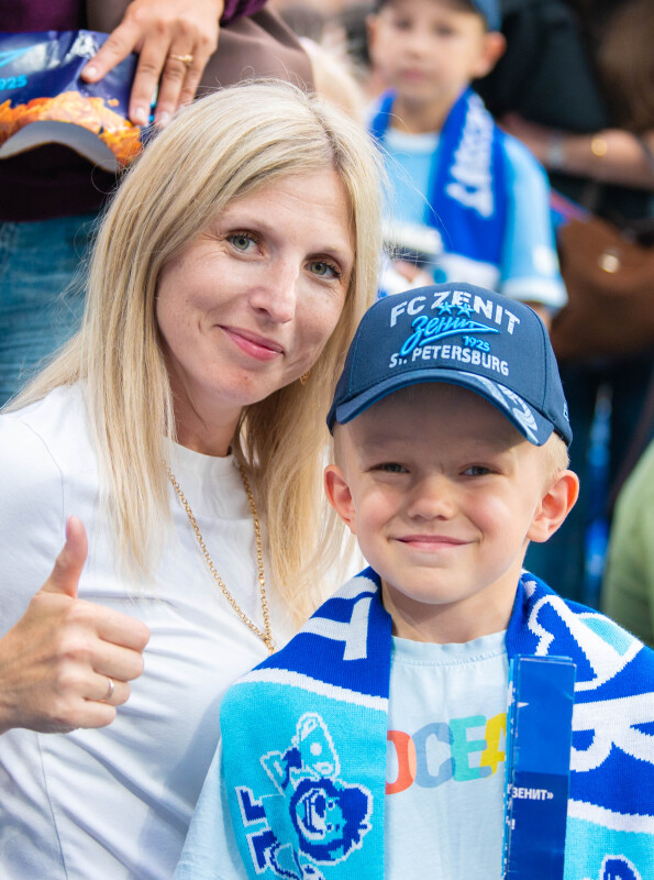 Болельщики на матче «Зенит» — «Динамо» (Москва)