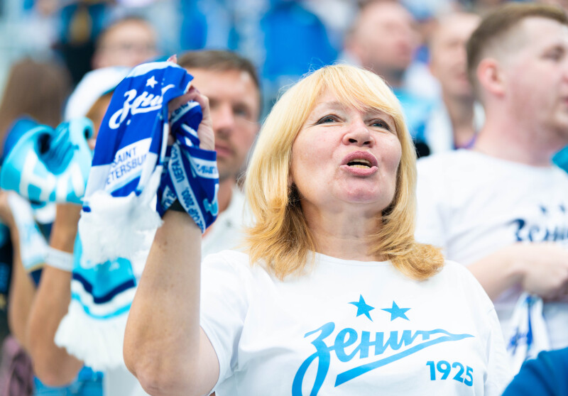 Болельщики на матче «Зенит» — «Динамо» (Москва)