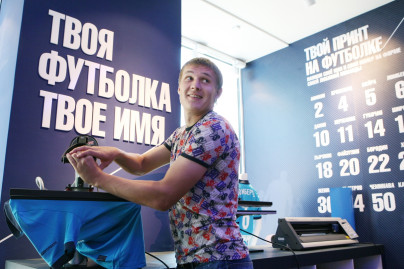 Александр Бухарев в магазине 