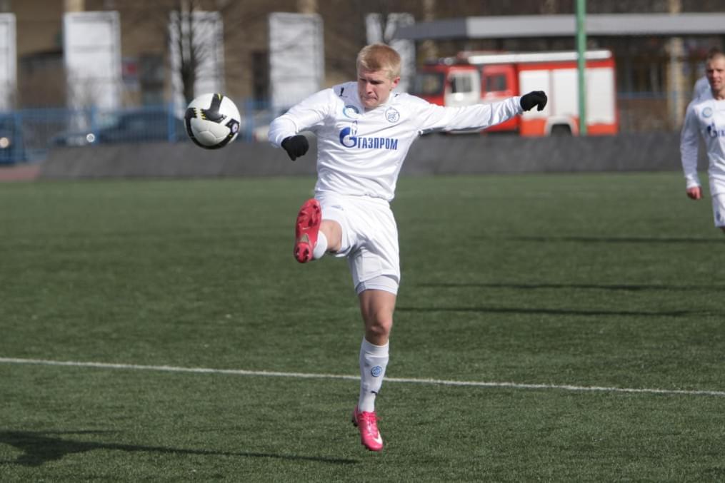 Первенство России по футболу среди команд 2-го дивизиона. «Смена—Зенит» (Санкт-Петербург) —«Динамо» (Вологда). 2:3.