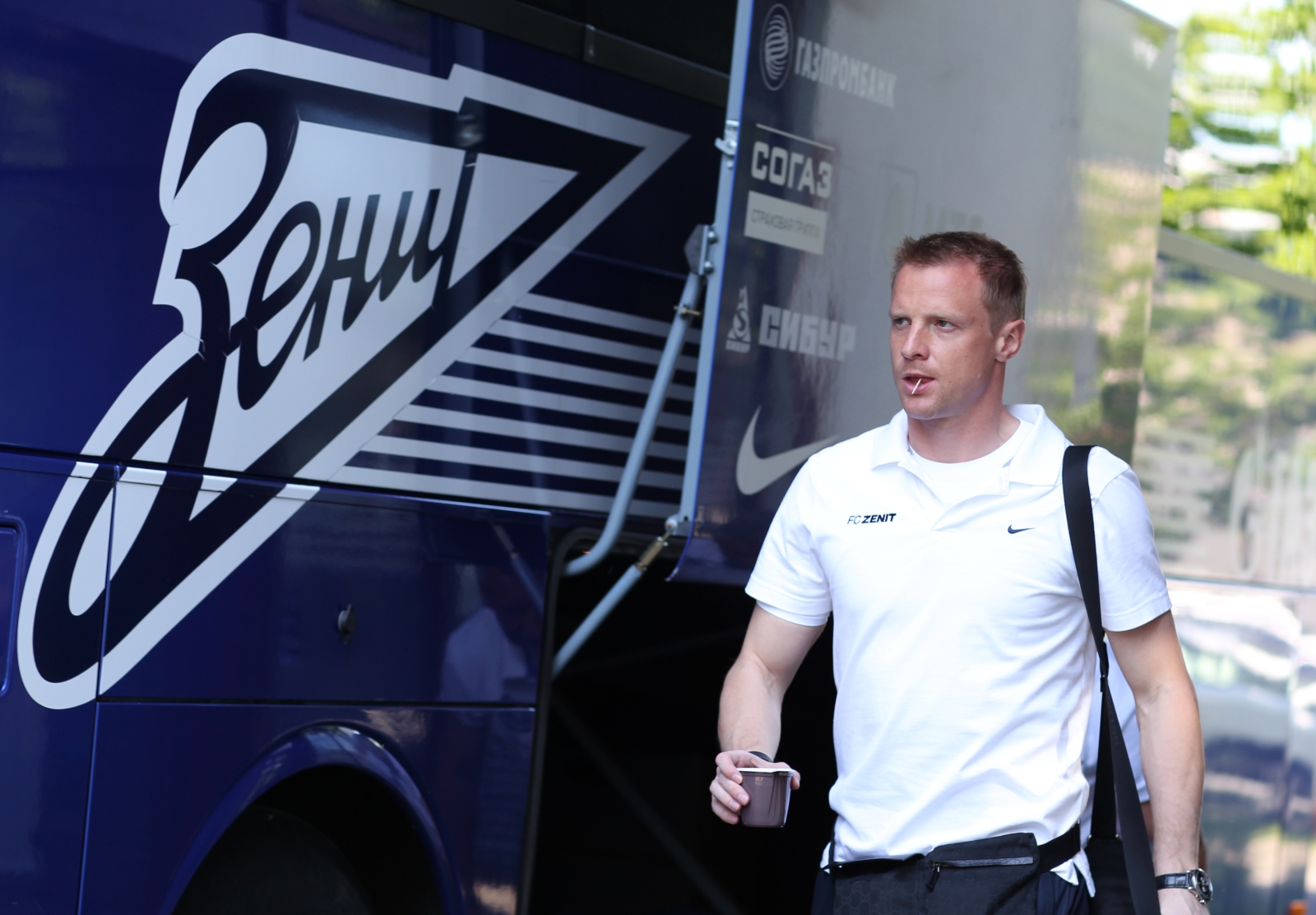 Отъезд команды на матч с Волгой — Зе