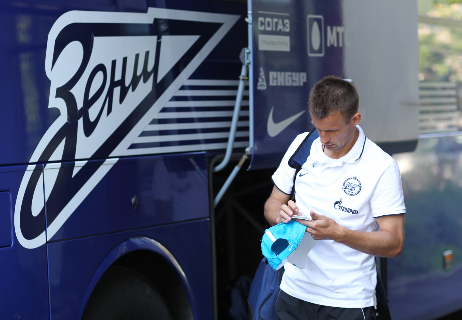 Отъезд команды на матч с Волгой — Зе