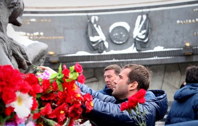 Футболисты «Зенита» возложили цветы к мемориалу защитников Ленинграда
