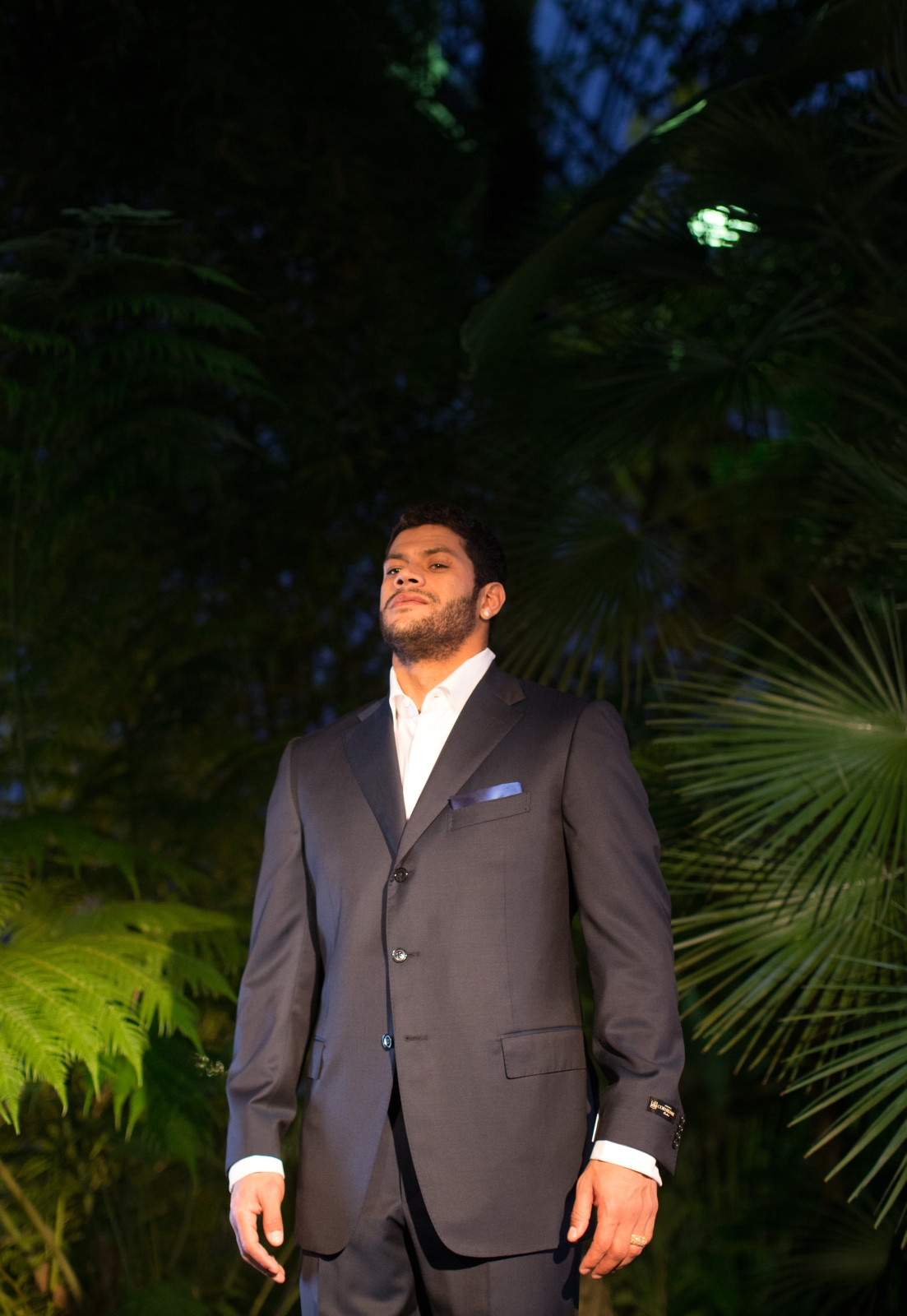 Халк, нападающий ФК «Зенит» позирует для  журнала «Наш Зенит»