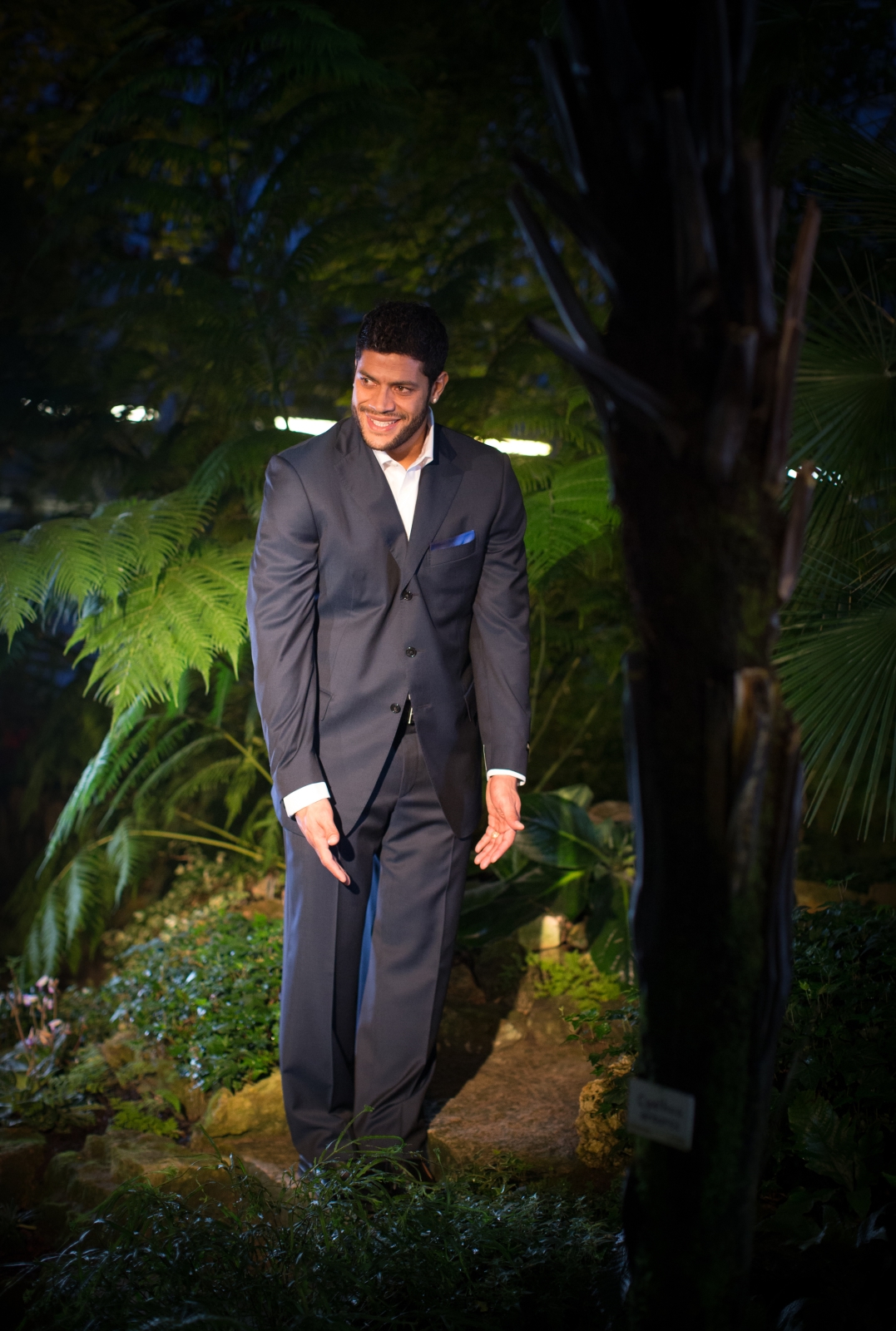 Халк, нападающий ФК «Зенит» позирует для  журнала «Наш Зенит»