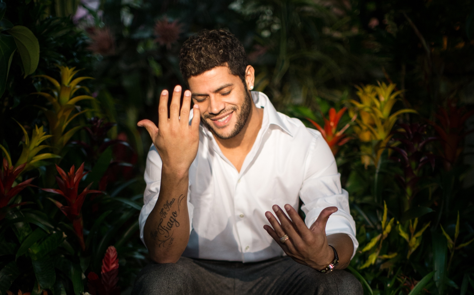 Халк, нападающий ФК «Зенит» позирует для  журнала «Наш Зенит»