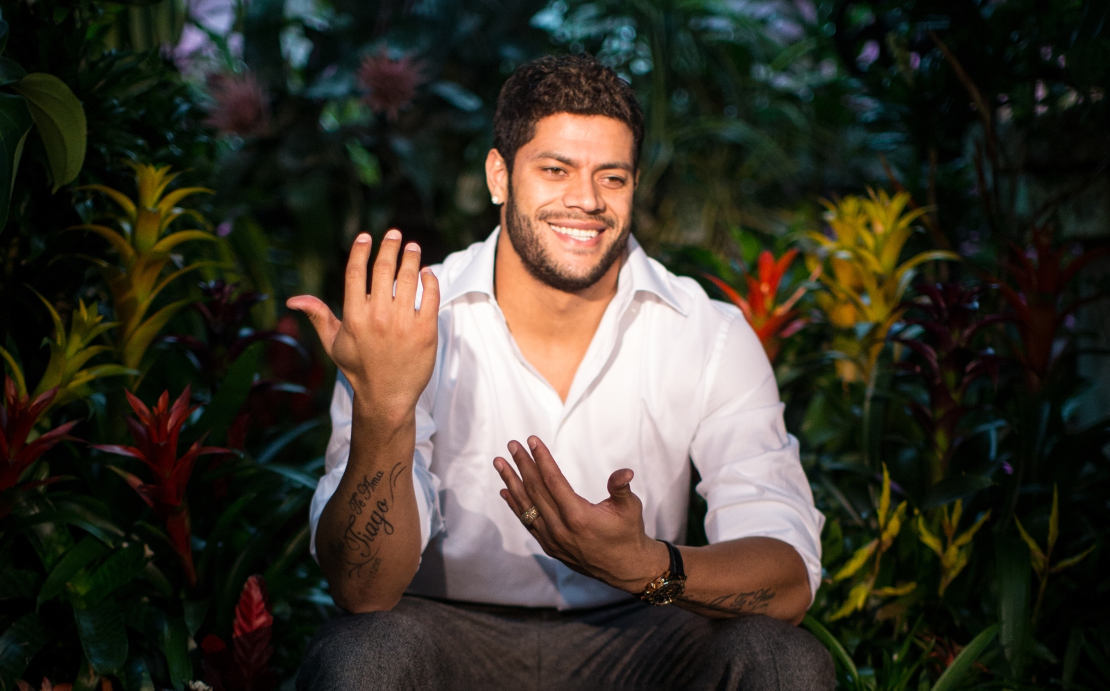 Халк, нападающий ФК «Зенит» позирует для  журнала «Наш Зенит»