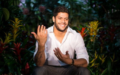 Халк, нападающий ФК «Зенит» позирует для  журнала «Наш Зенит»