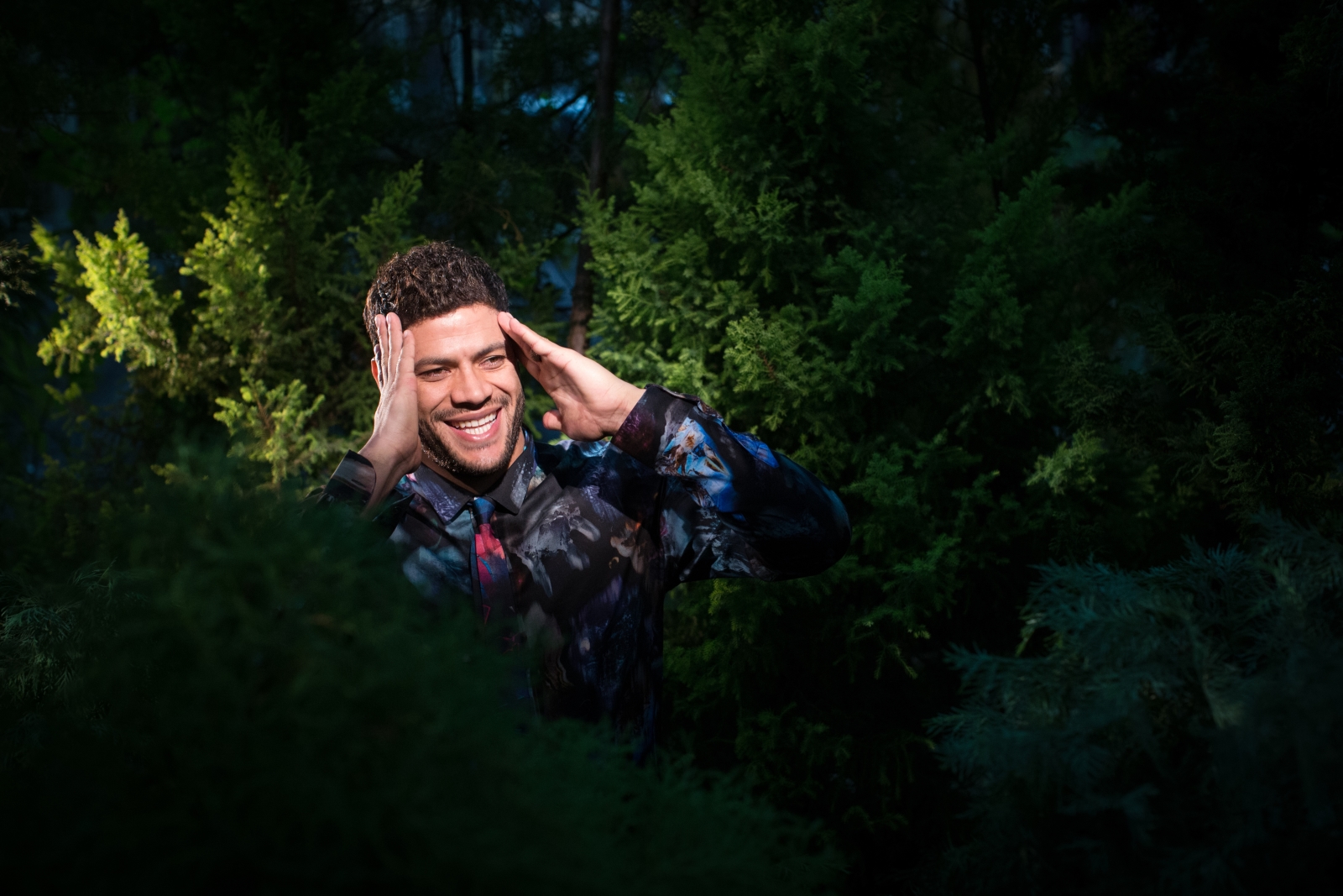 Халк, нападающий ФК «Зенит» позирует для  журнала «Наш Зенит»