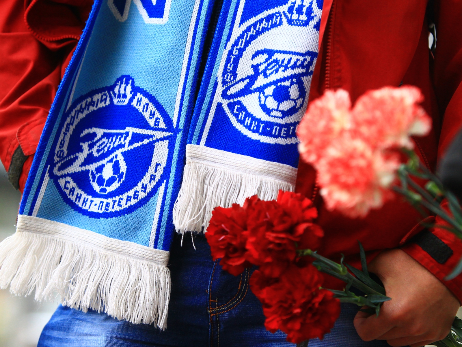 Возложение цветов ко дню рождения Павла Садырина.