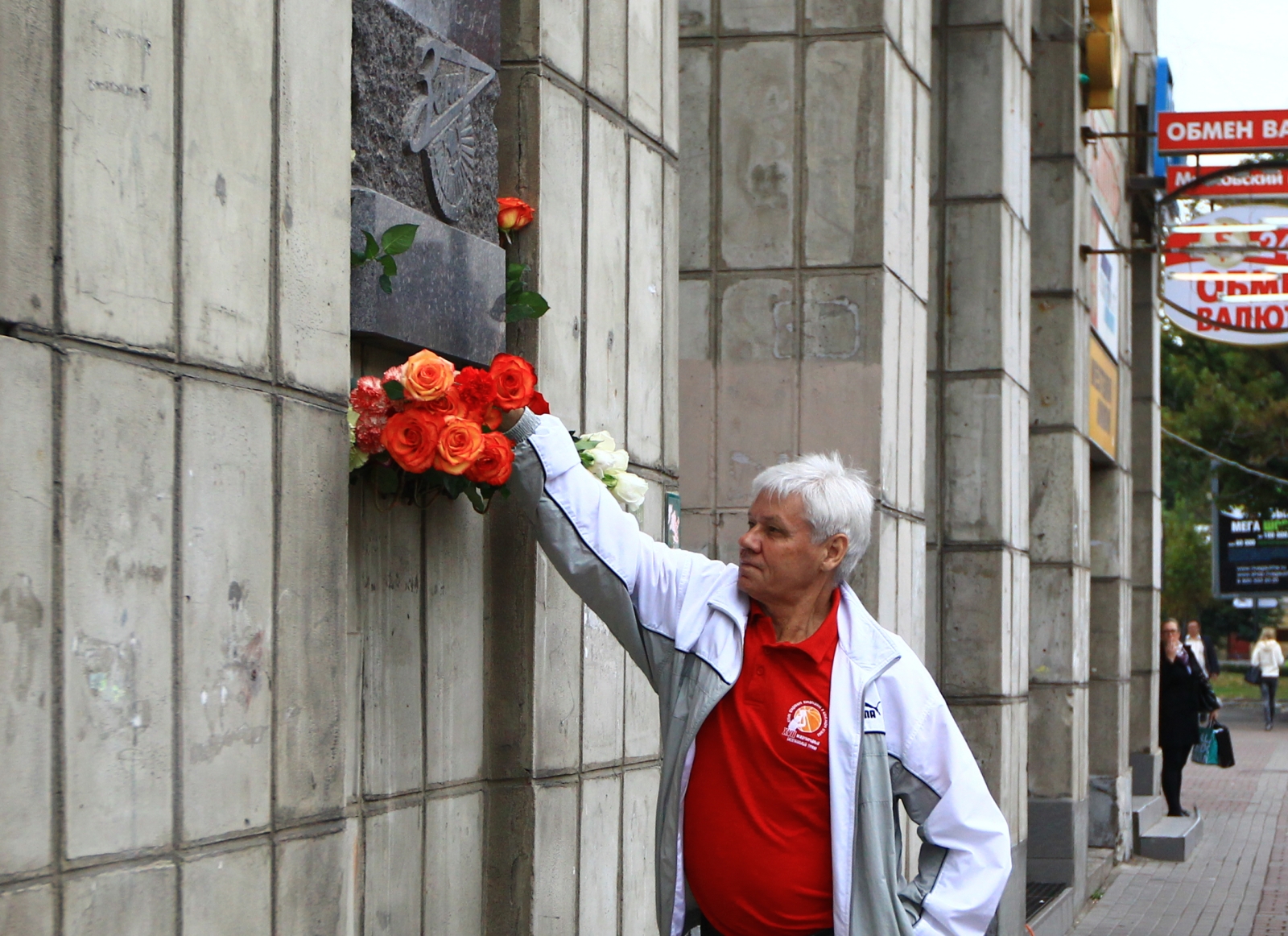 Возложение цветов ко дню рождения Павла Садырина.