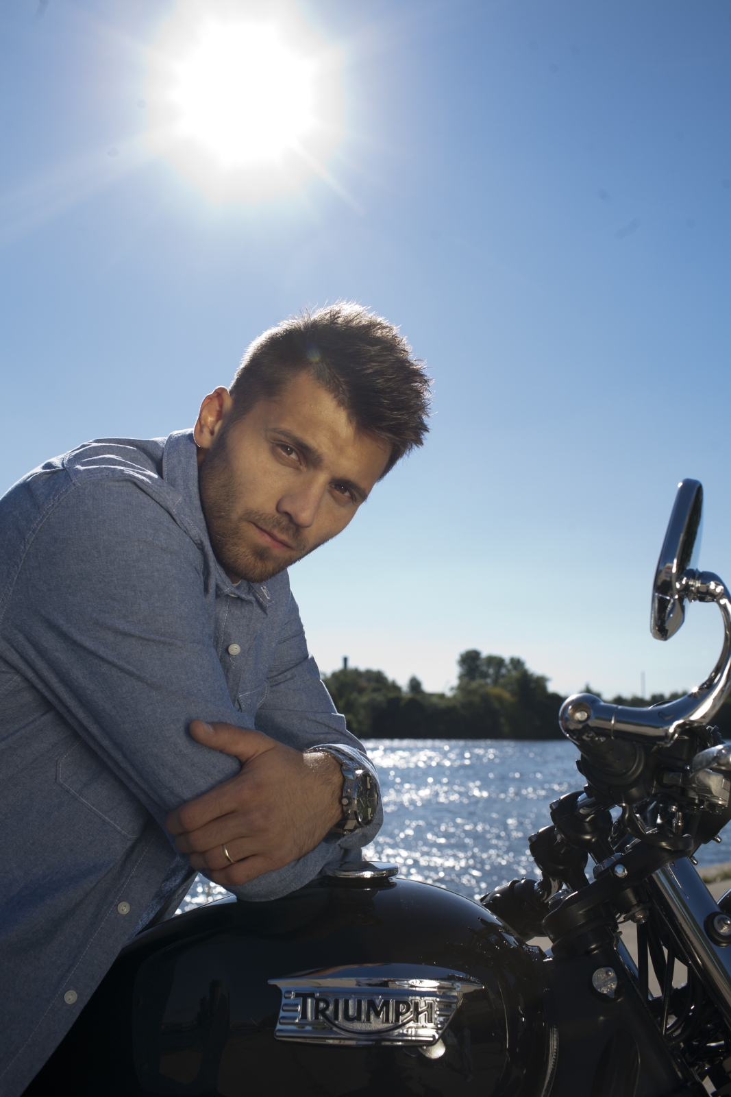 Юрий Лодыгин, вратарь ФК «Зенит»  позирует для журнала «Наш Зенит»