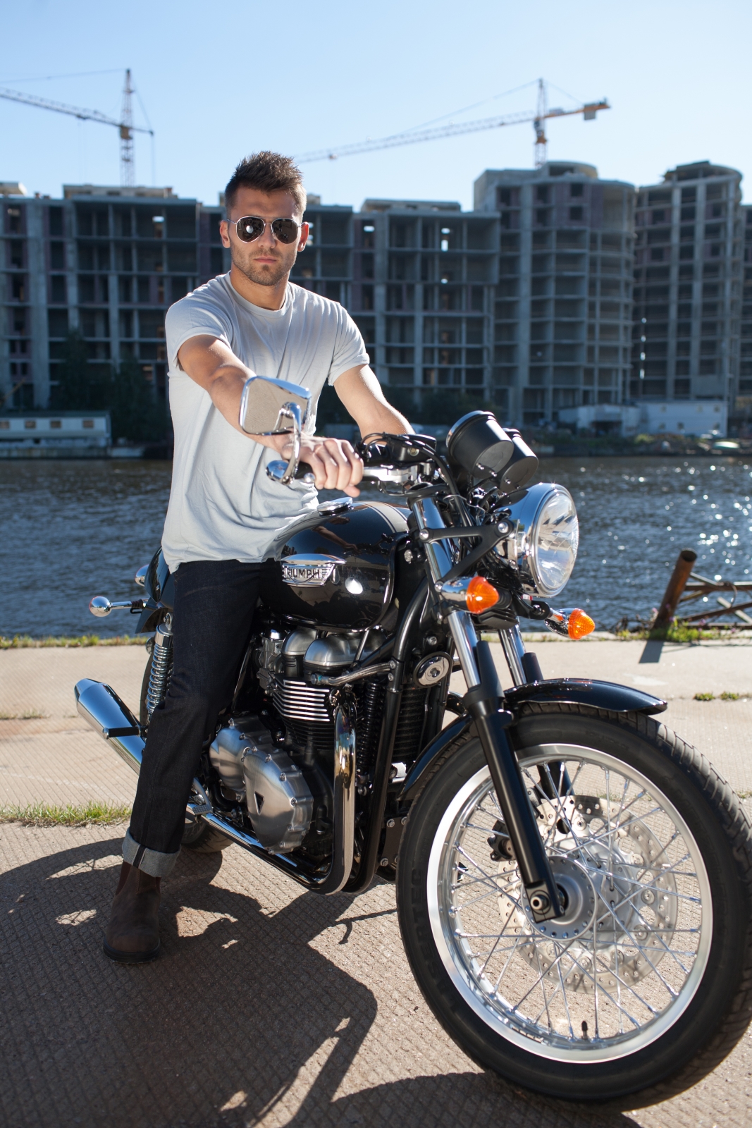 Юрий Лодыгин, вратарь ФК «Зенит»  позирует для журнала «Наш Зенит»