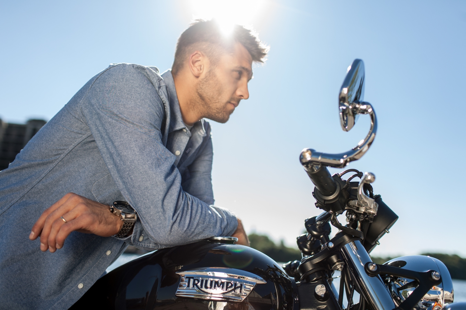 Юрий Лодыгин, вратарь ФК «Зенит»  позирует для журнала «Наш Зенит»