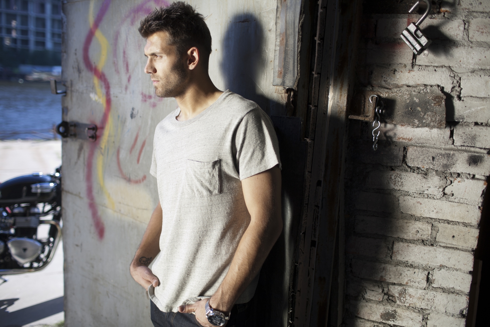 Юрий Лодыгин, вратарь ФК «Зенит»  позирует для журнала «Наш Зенит»