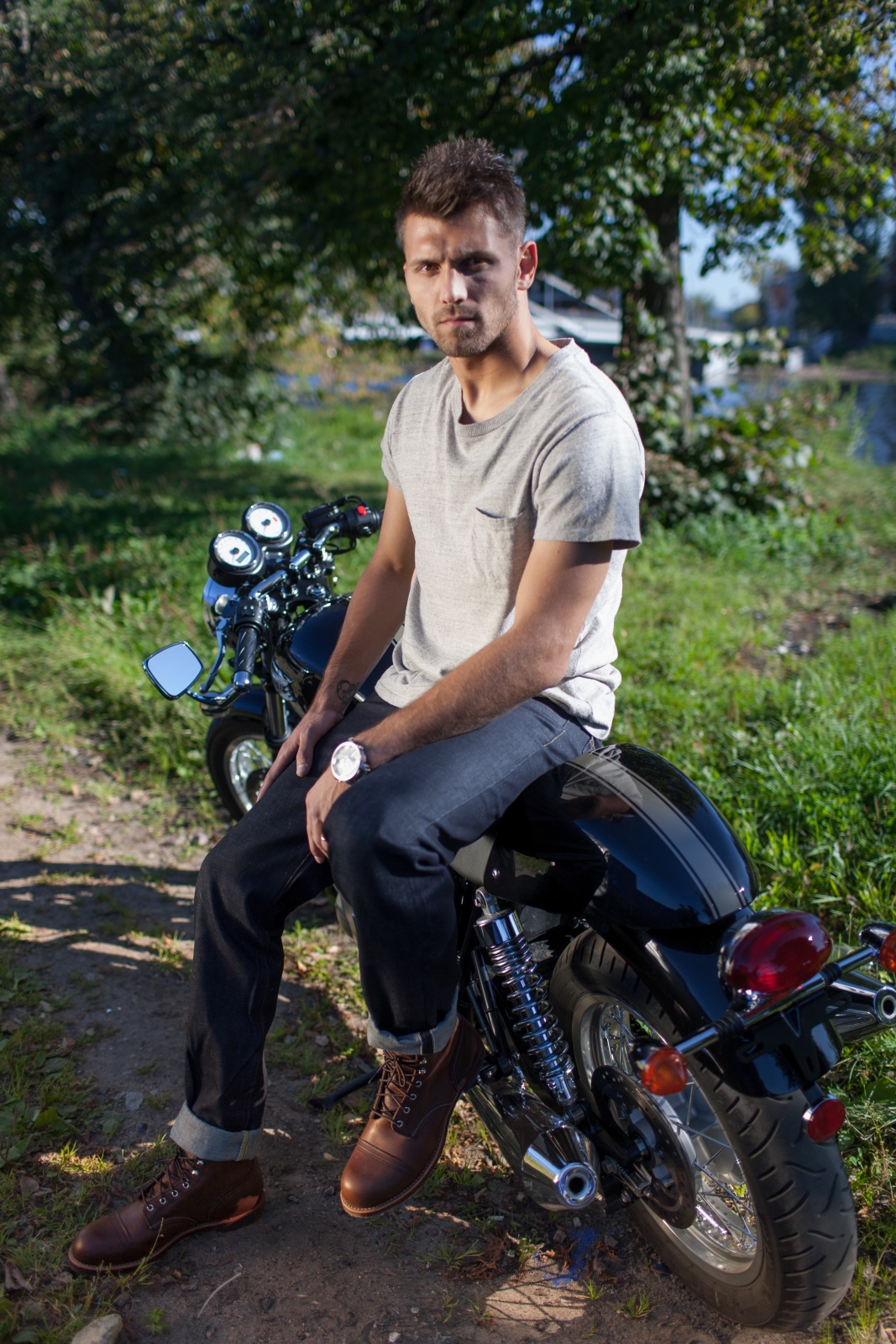 Юрий Лодыгин, вратарь ФК «Зенит»  позирует для журнала «Наш Зенит»