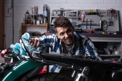 Юрий Лодыгин, вратарь ФК «Зенит»  позирует для журнала «Наш Зенит»