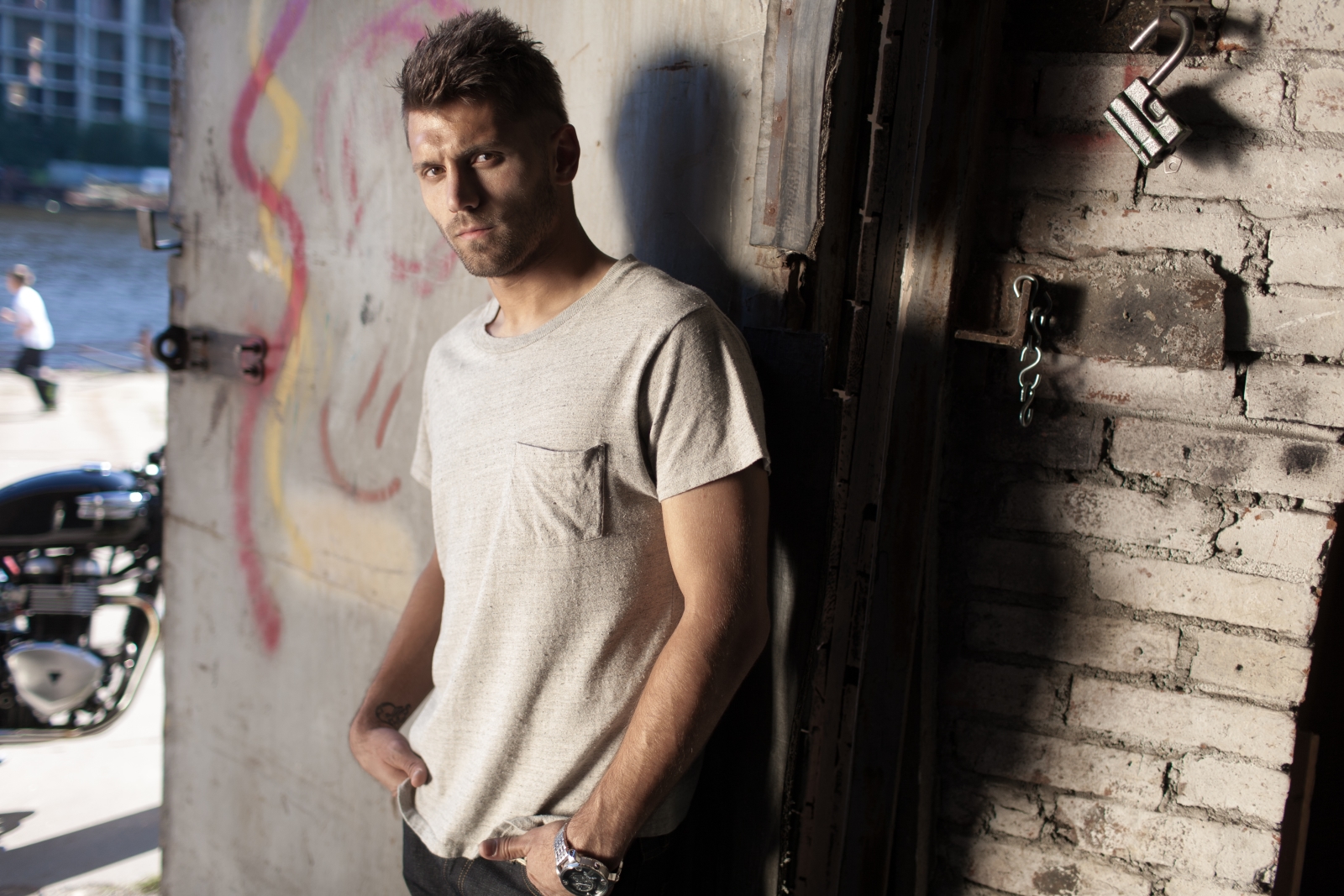 Юрий Лодыгин, вратарь ФК «Зенит»  позирует для журнала «Наш Зенит»