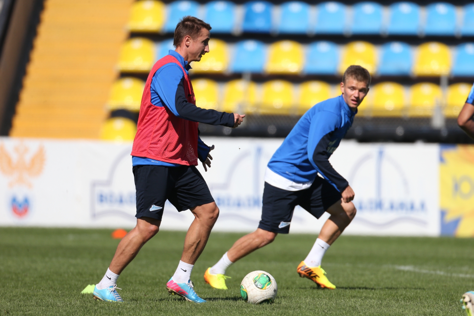 Тренировка на стадионе «Олимп 2»: фоторепортаж