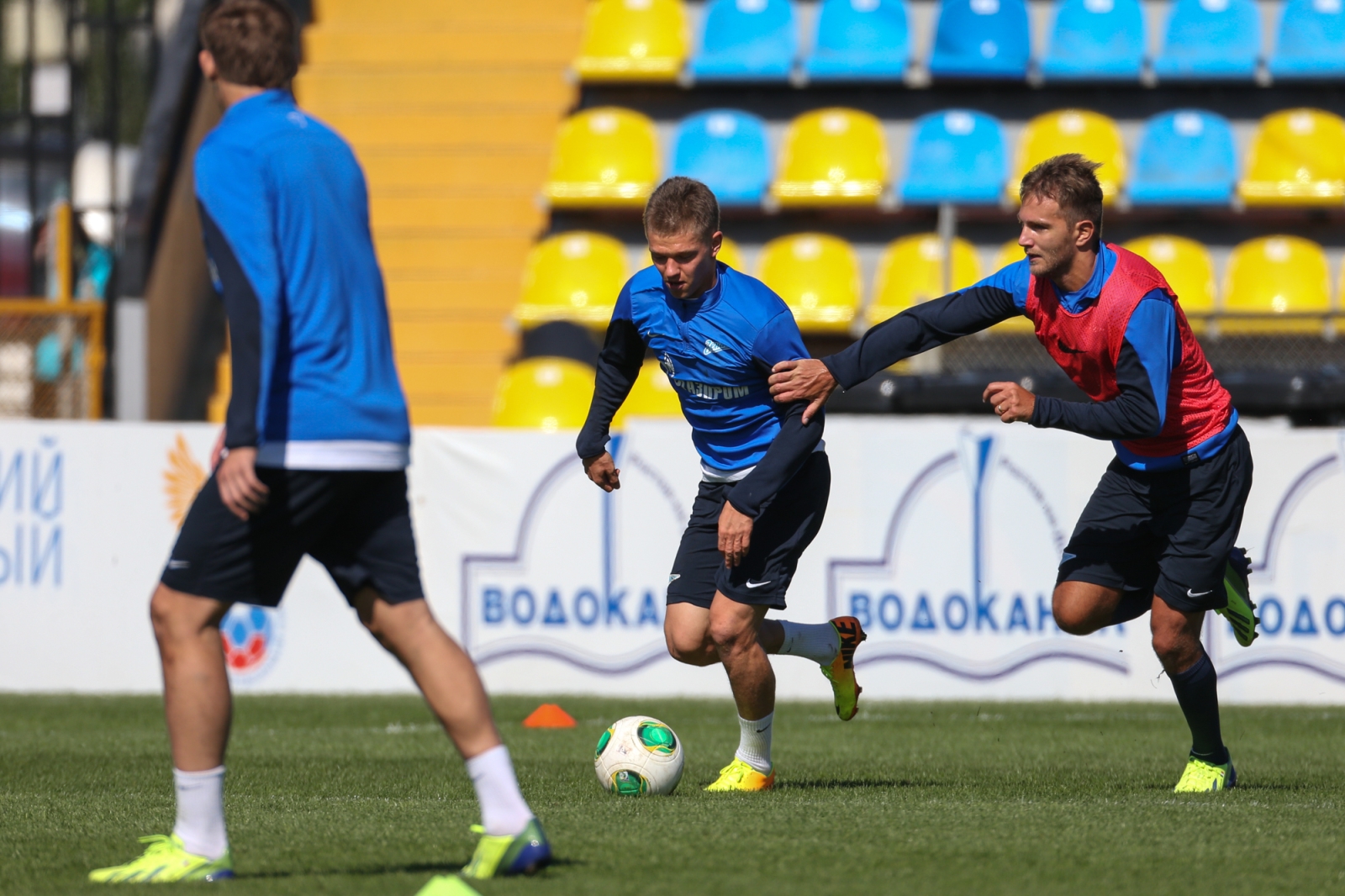 Тренировка на стадионе «Олимп 2»: фоторепортаж