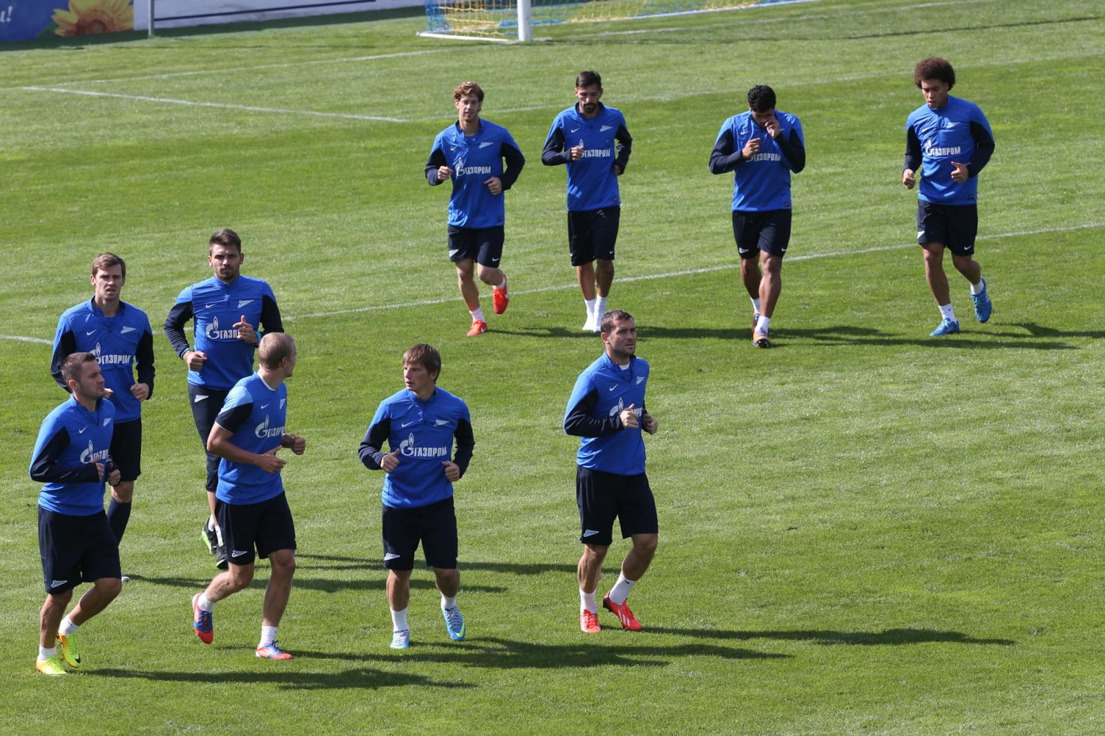 Тренировка на стадионе «Олимп 2»: фоторепортаж