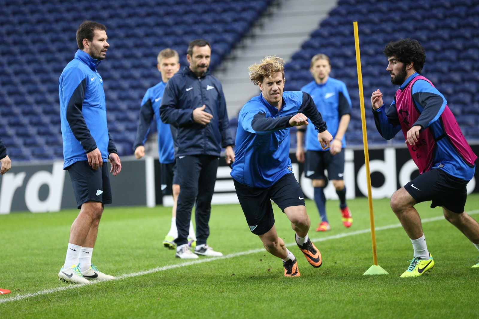 Сине-бело-голубые провели тренировку на «Драгау»