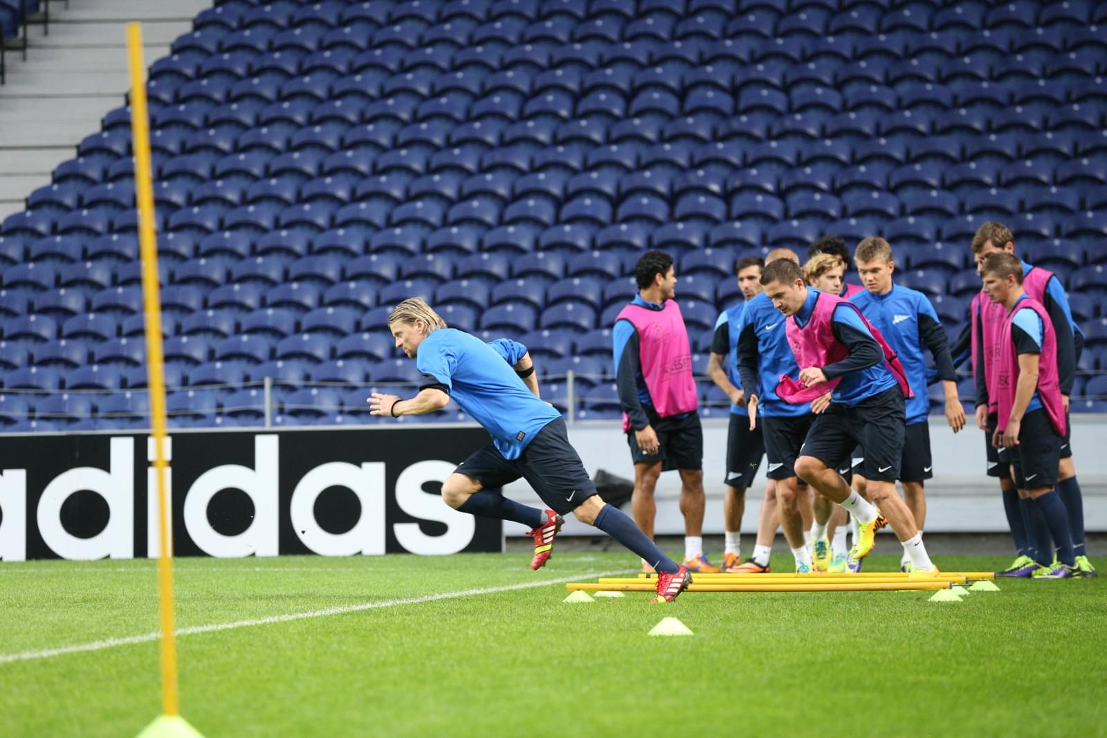 Сине-бело-голубые провели тренировку на «Драгау»