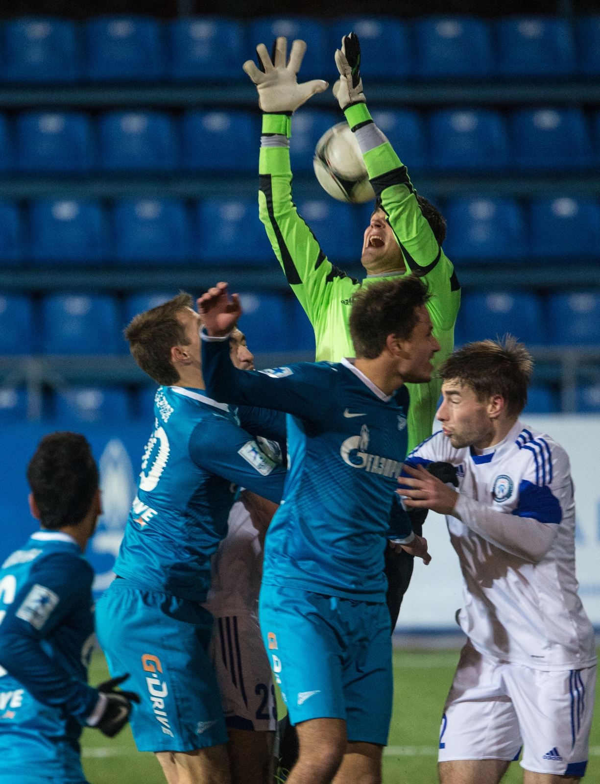 «Зенит»-2 — «Долгопрудный»: фоторепортаж с Малой арены «Петровского»