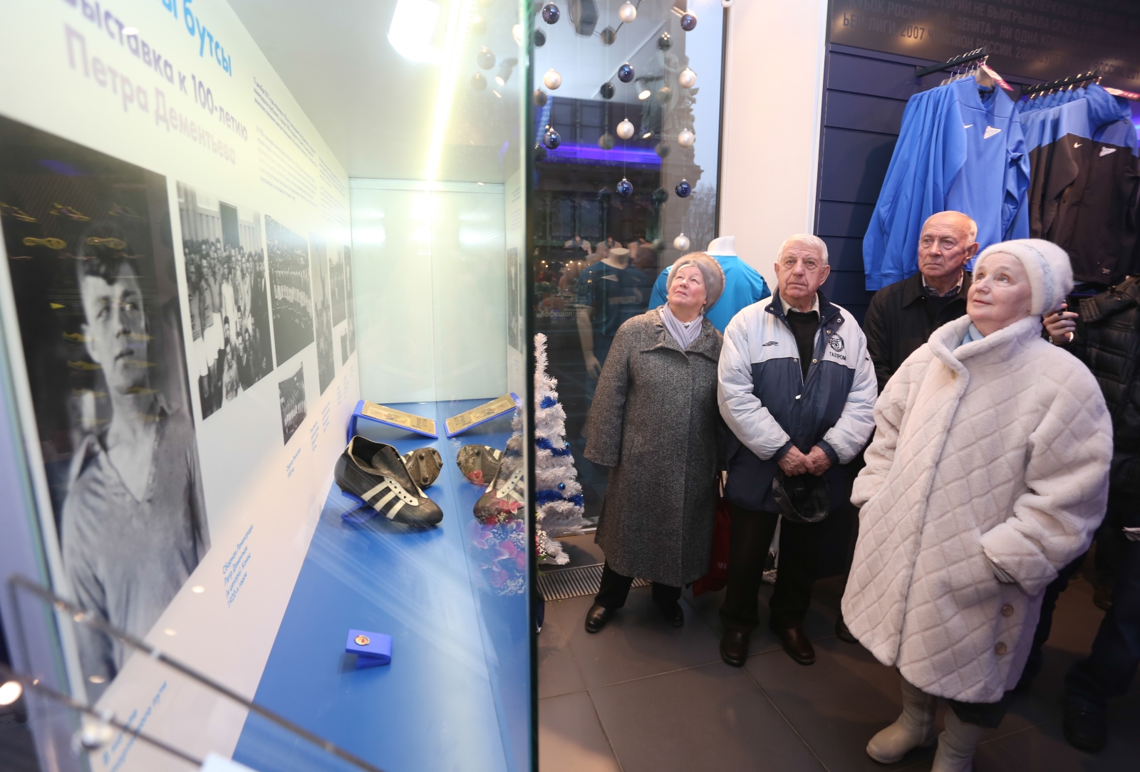 Открытие выставки к 100-летию Петра Дементьева.