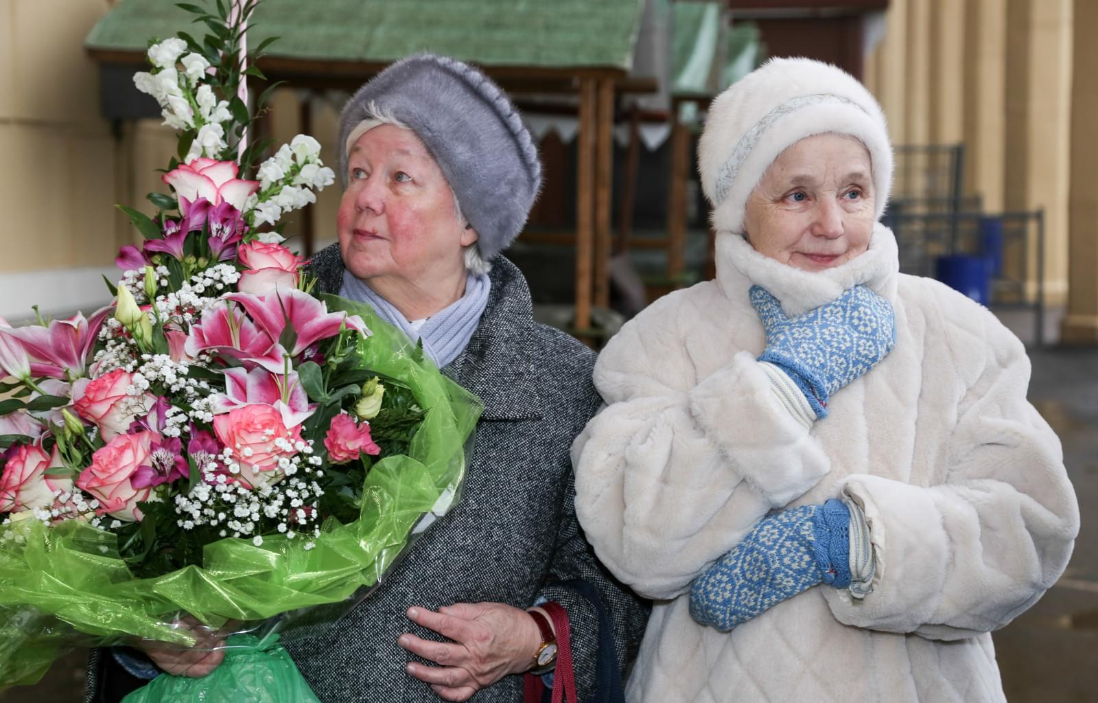 Возложение цветов к мемориальной доске Петра Дементьева