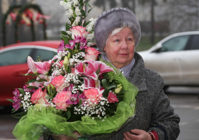 Возложение цветов к мемориальной доске Петра Дементьева