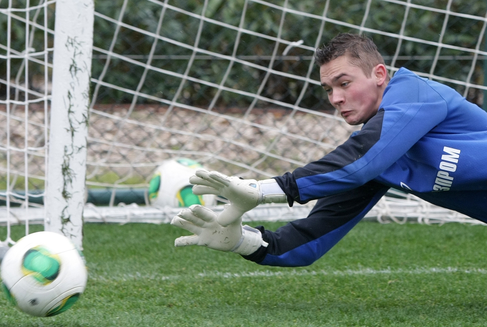 Тренировка «Зенита»-м в Анталье под дождем