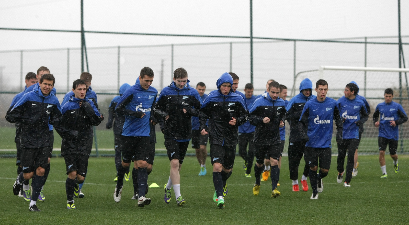 Тренировка «Зенита»-м в Анталье под дождем