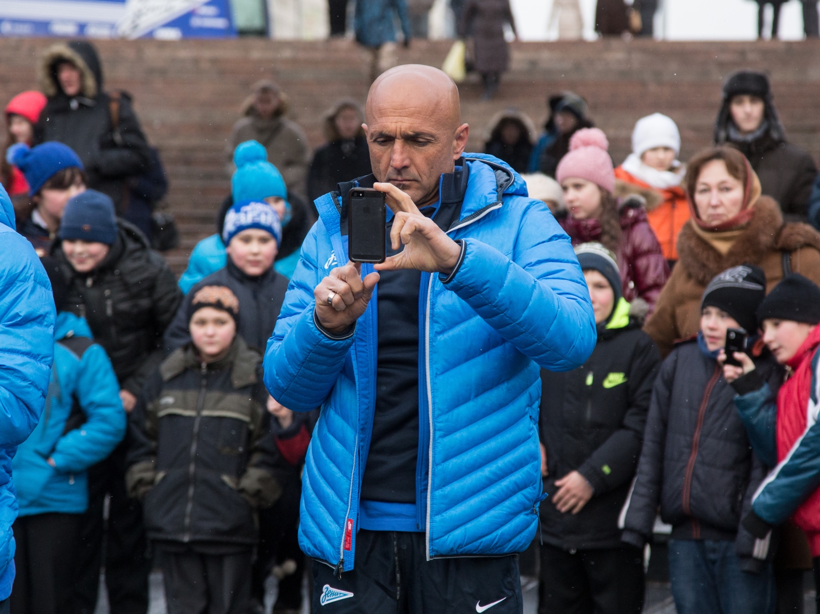 Футболисты ФК «Зенит» возложили цветы к монументу героическим защитникам Ленинграда