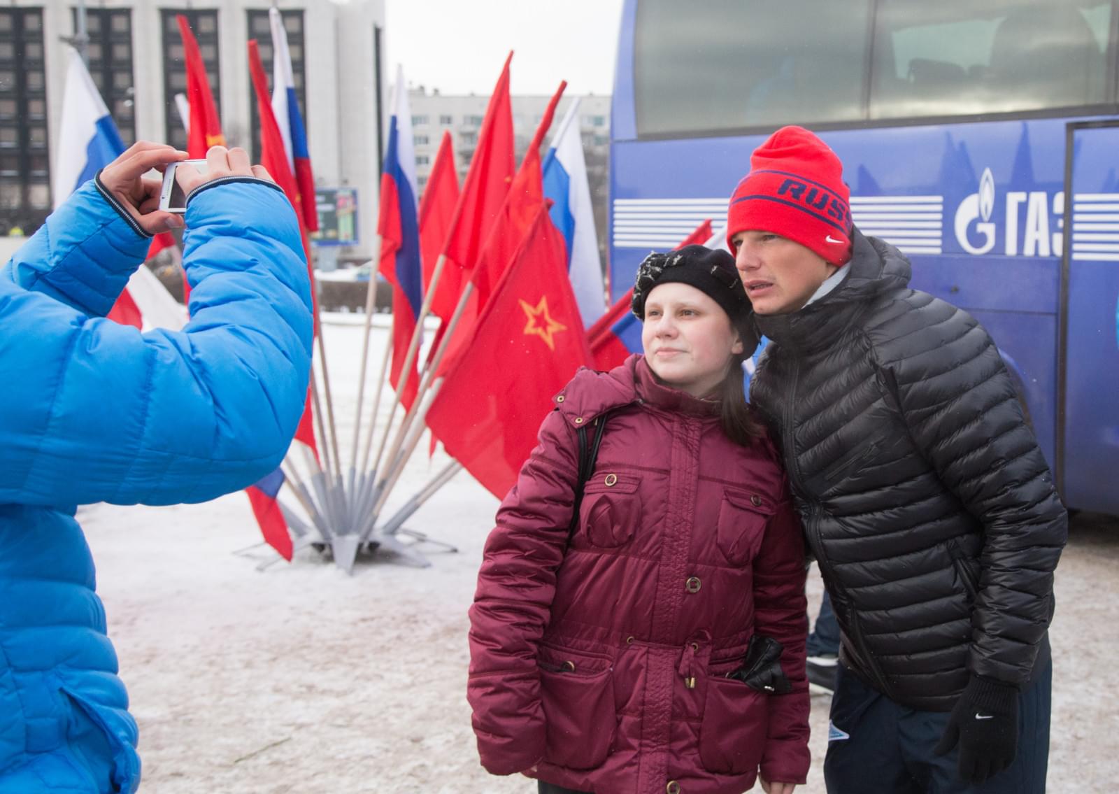 Футболисты ФК «Зенит» возложили цветы к монументу героическим защитникам Ленинграда