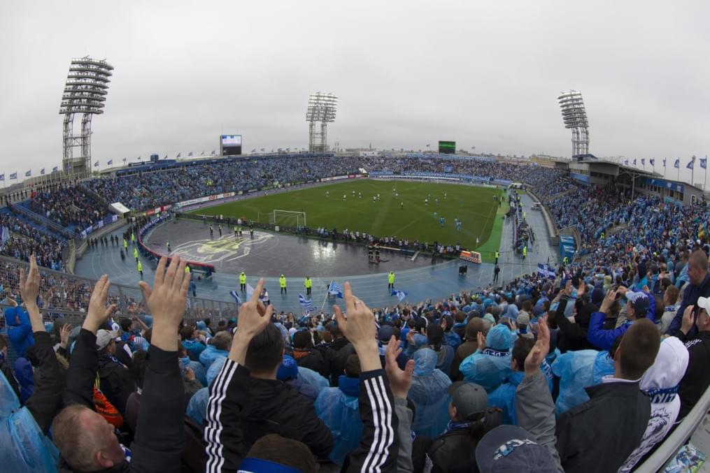 Новый рисунок газона на главной арене стадиона «Петровский»