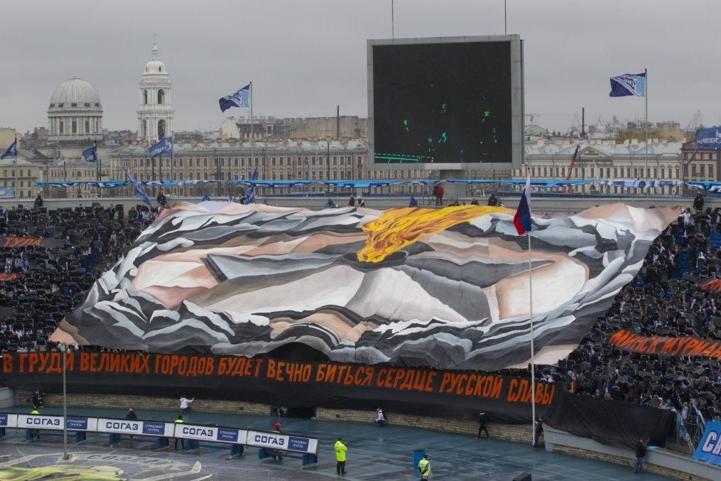 Новый рисунок газона на главной арене стадиона «Петровский»