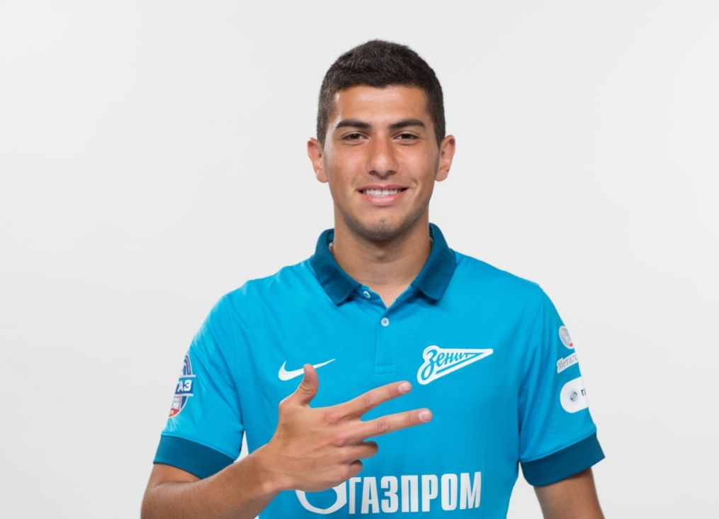 Фотосессия футболистов и тренеров молодежной команды «Зенита»