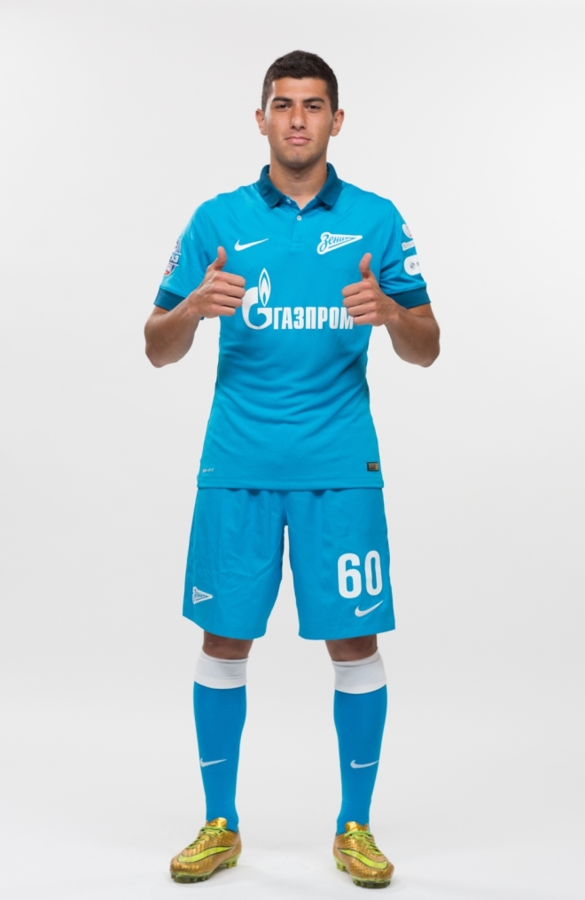 Фотосессия футболистов и тренеров молодежной команды «Зенита»