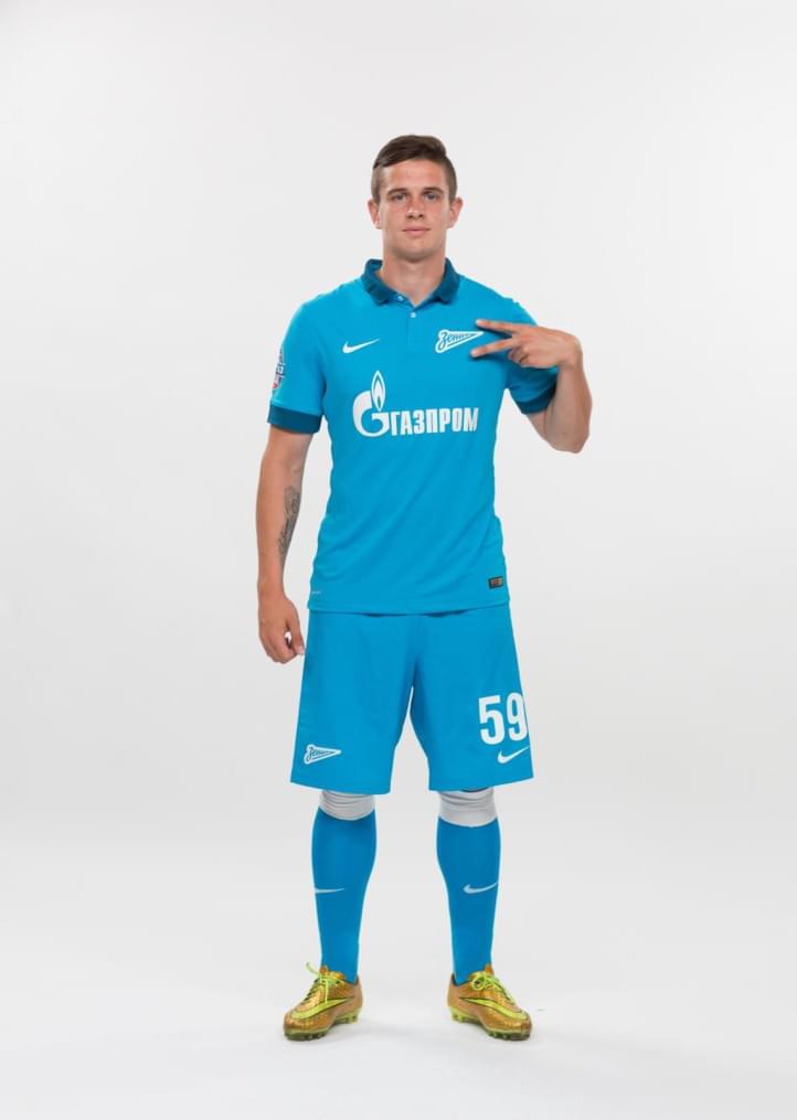 Фотосессия футболистов и тренеров молодежной команды «Зенита»