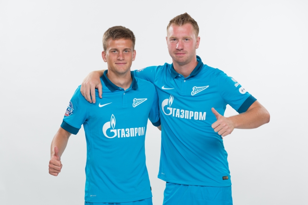 Фотосессия футболистов и тренеров молодежной команды «Зенита»