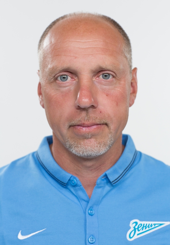 Фотосессия футболистов и тренеров молодежной команды «Зенита»