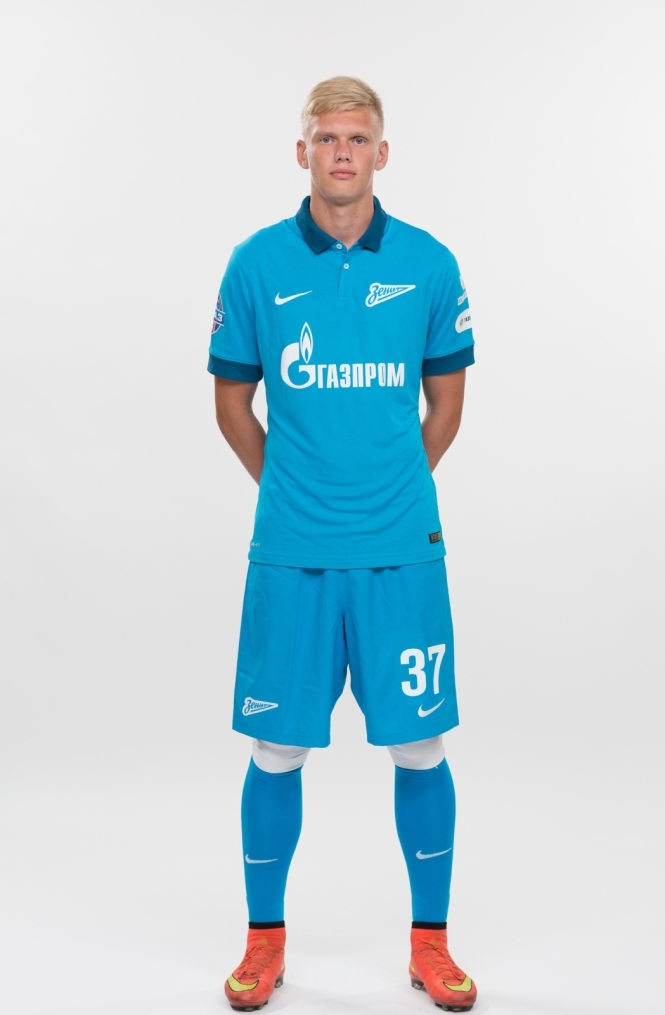 Фотосессия футболистов и тренеров молодежной команды «Зенита»