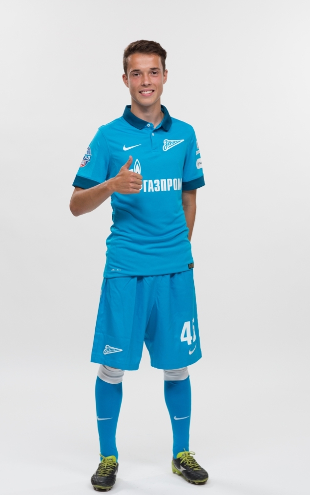 Фотосессия футболистов и тренеров молодежной команды «Зенита»