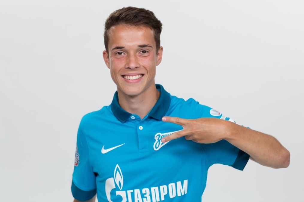 Фотосессия футболистов и тренеров молодежной команды «Зенита»