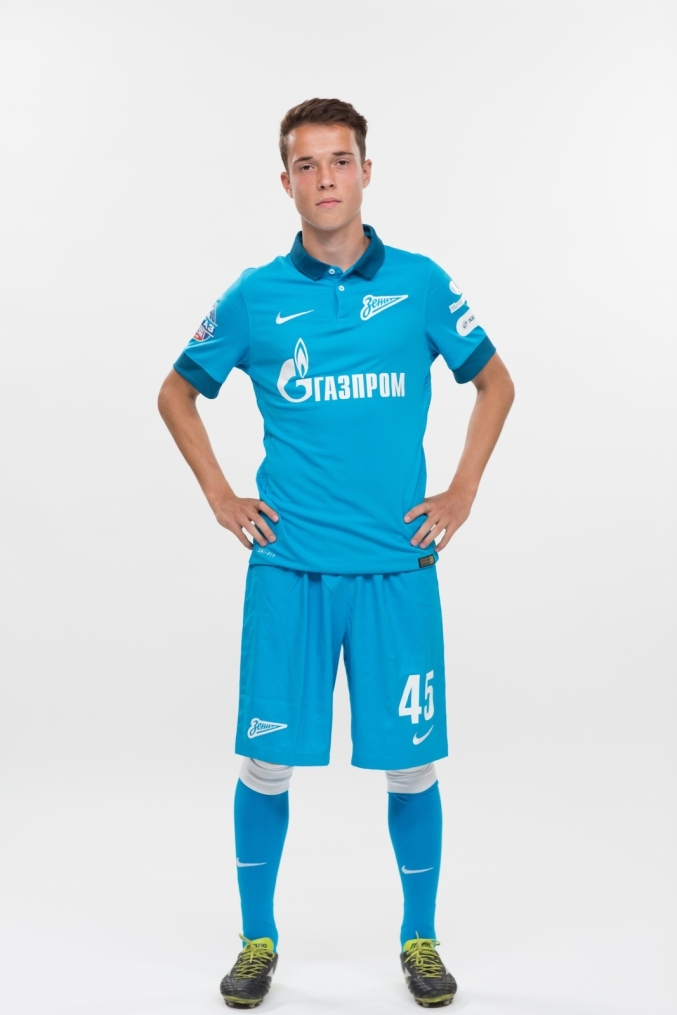 Фотосессия футболистов и тренеров молодежной команды «Зенита»