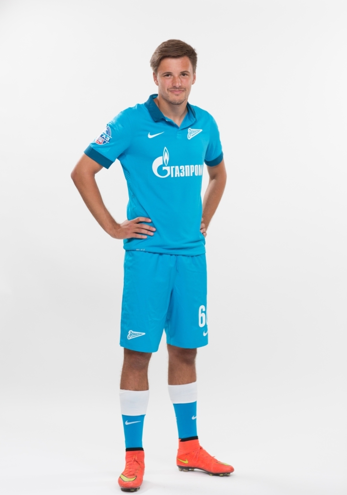 Фотосессия футболистов и тренеров молодежной команды «Зенита»